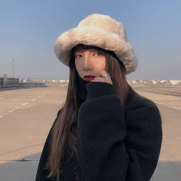 Beige wide-brim winter bucket hat for women