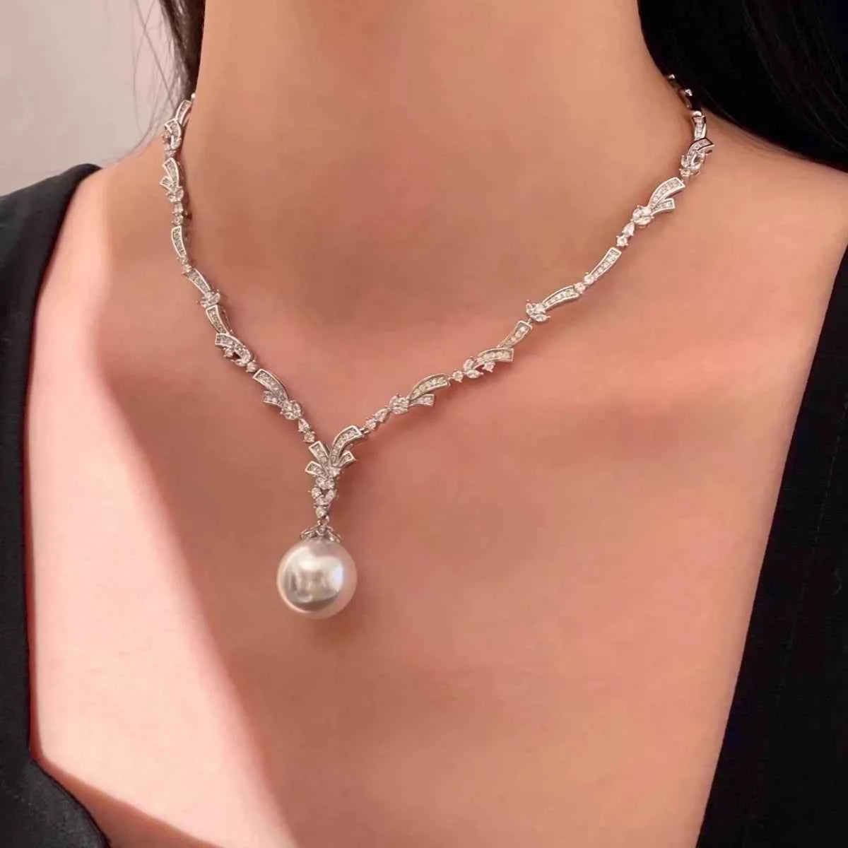 Zircon and pearl pendant necklace — additional view 5