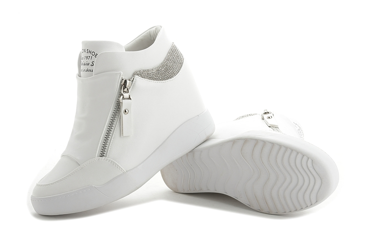 Mid-top canvas sneakers pair