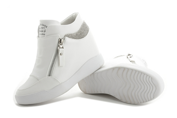 Mid-top canvas sneakers pair
