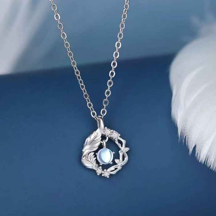 Pendant necklace in silver-plated alloy — primary view