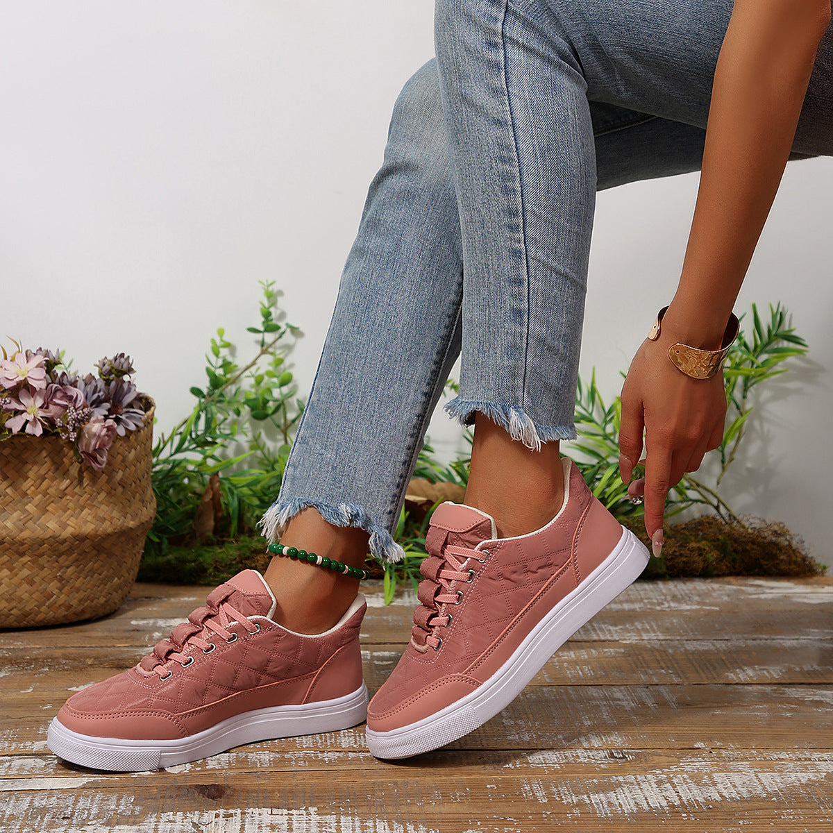 Casual sneakers low-top heel view