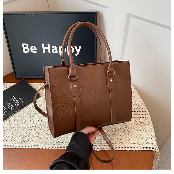 Shoulder tote bag adjustable strap detail