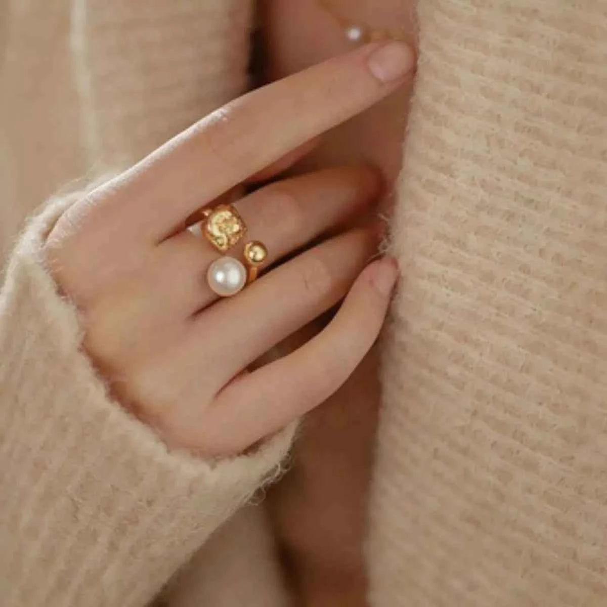 Cutout ring in 18K gold-plated stainless steel — additional view 2