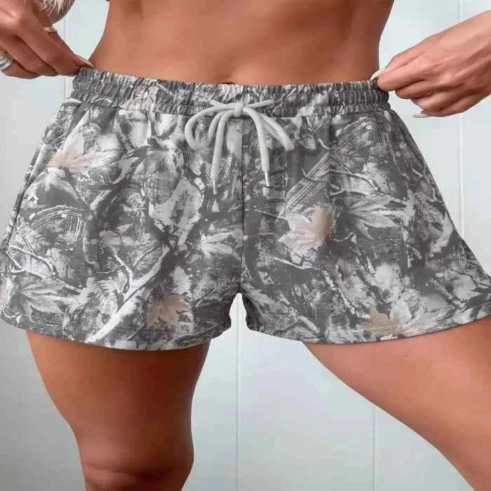 Abstract maple leaf print shorts with tie waist — primary view Immagine principale del prodotto