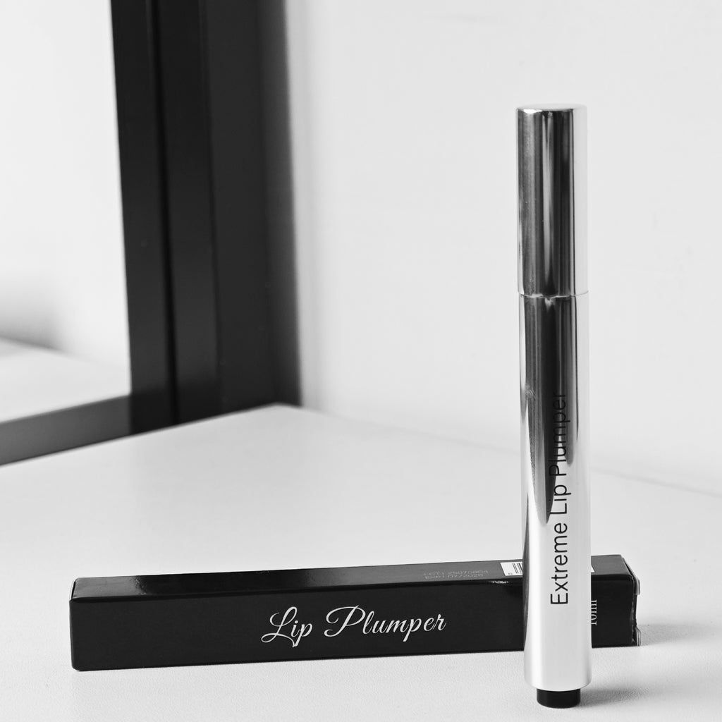 Non-sticky tinted lip oil texture - view 4