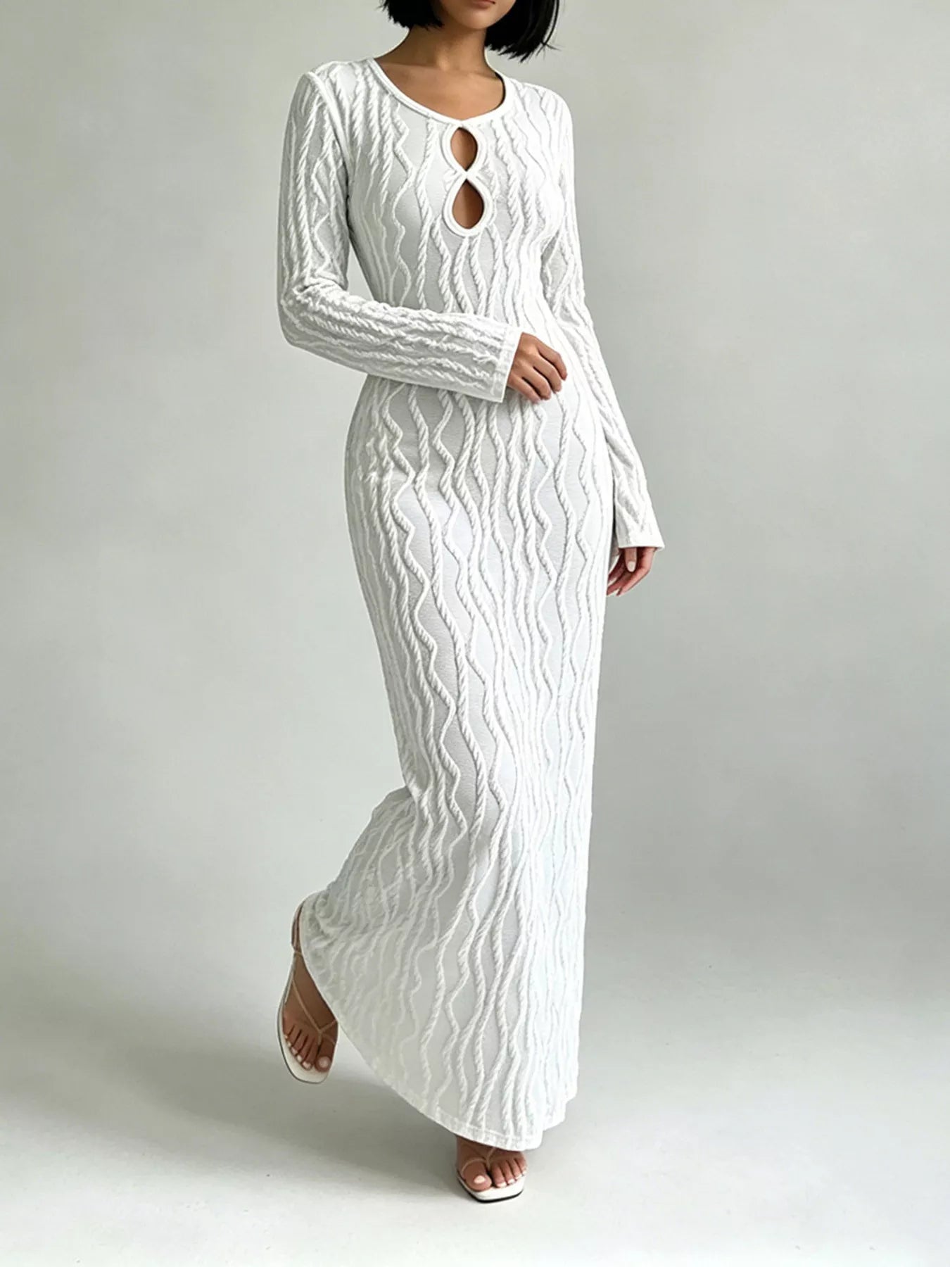 Textured Cut-Out Long Sleeve Maxi Dress Immagine secondaria del prodotto