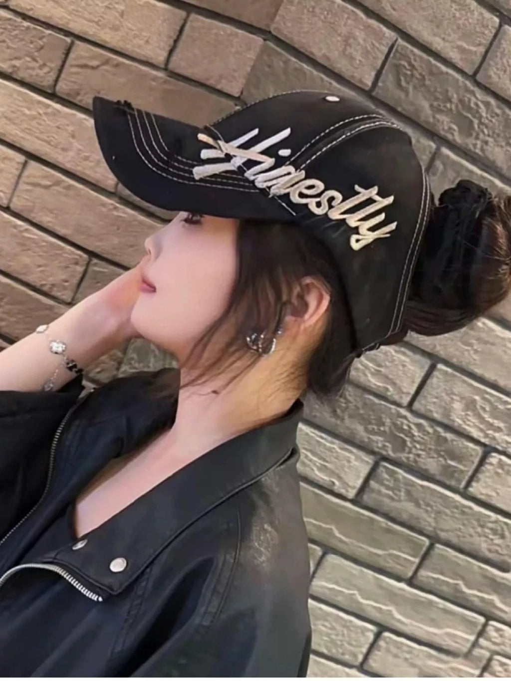 Embroidered baseball cap in off-white — additional view 5