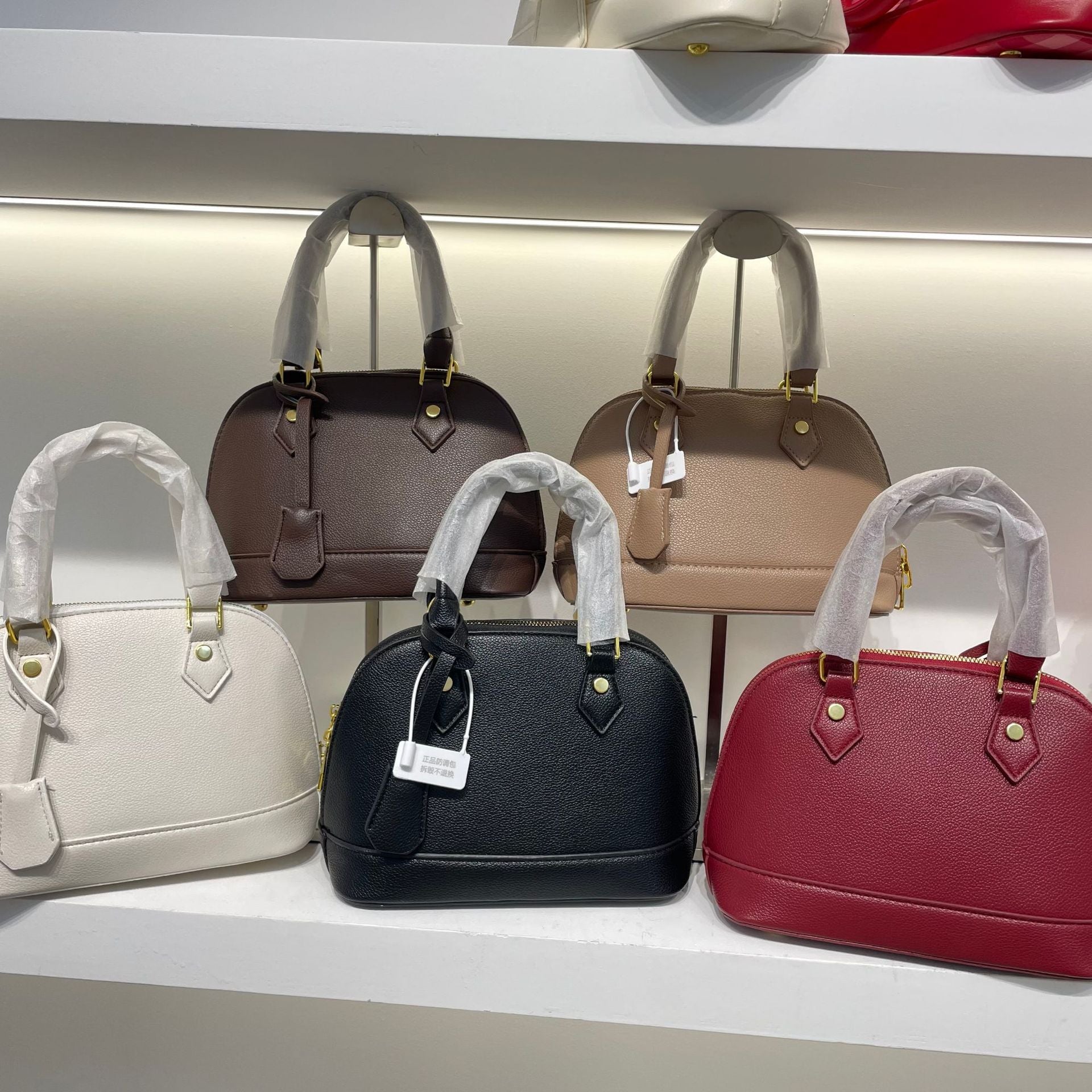 Retro Shell Crossbody Bag Secondary image