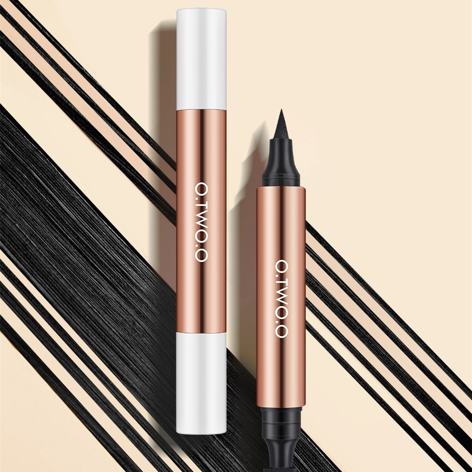 Waterproof long-wear black liquid eyeliner - view 1 Image principale du produit