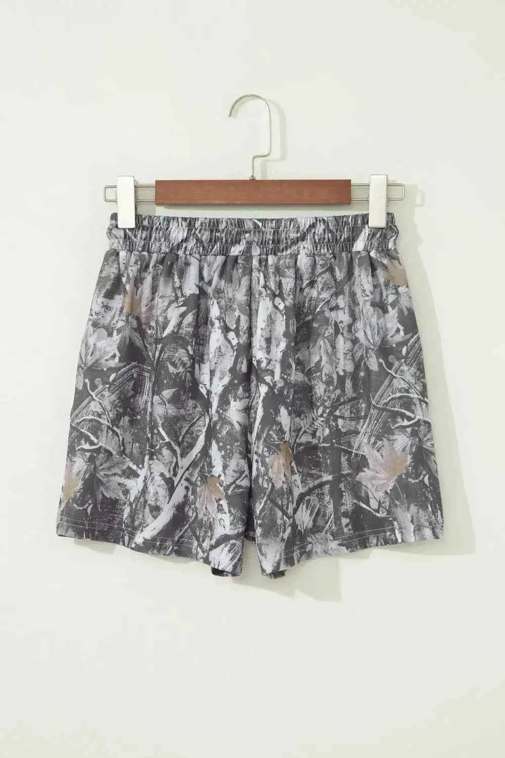 Abstract maple leaf print shorts with tie waist — additional view 4