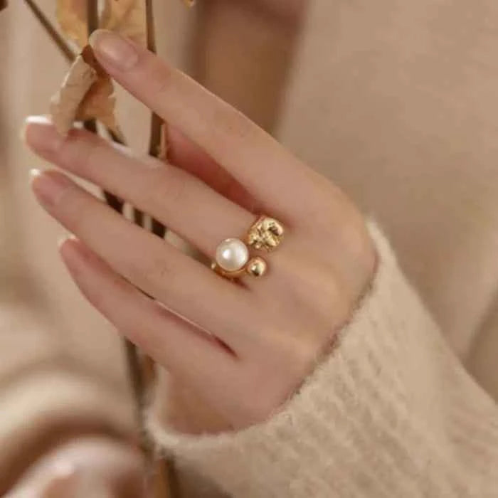 Cutout ring in 18K gold-plated stainless steel — primary view Image principale du produit