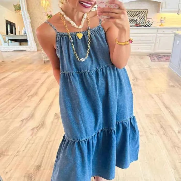 Tiered plus size denim dress — primary view Imagen principal del producto