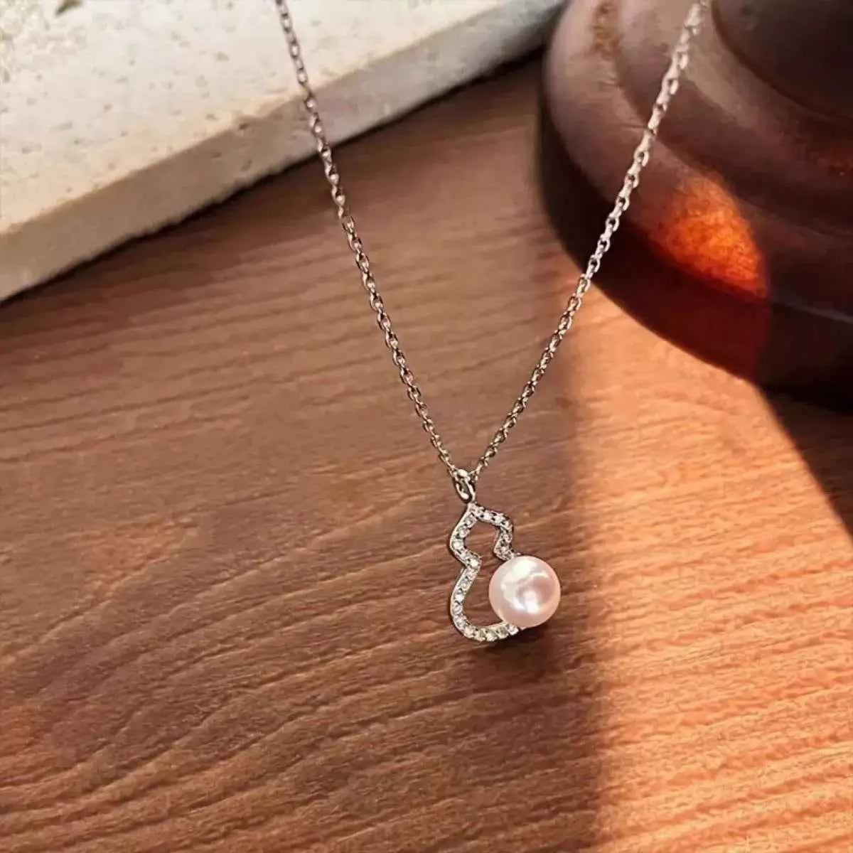 Freshwater pearl gourd necklace in silver-plated alloy — additional view 4