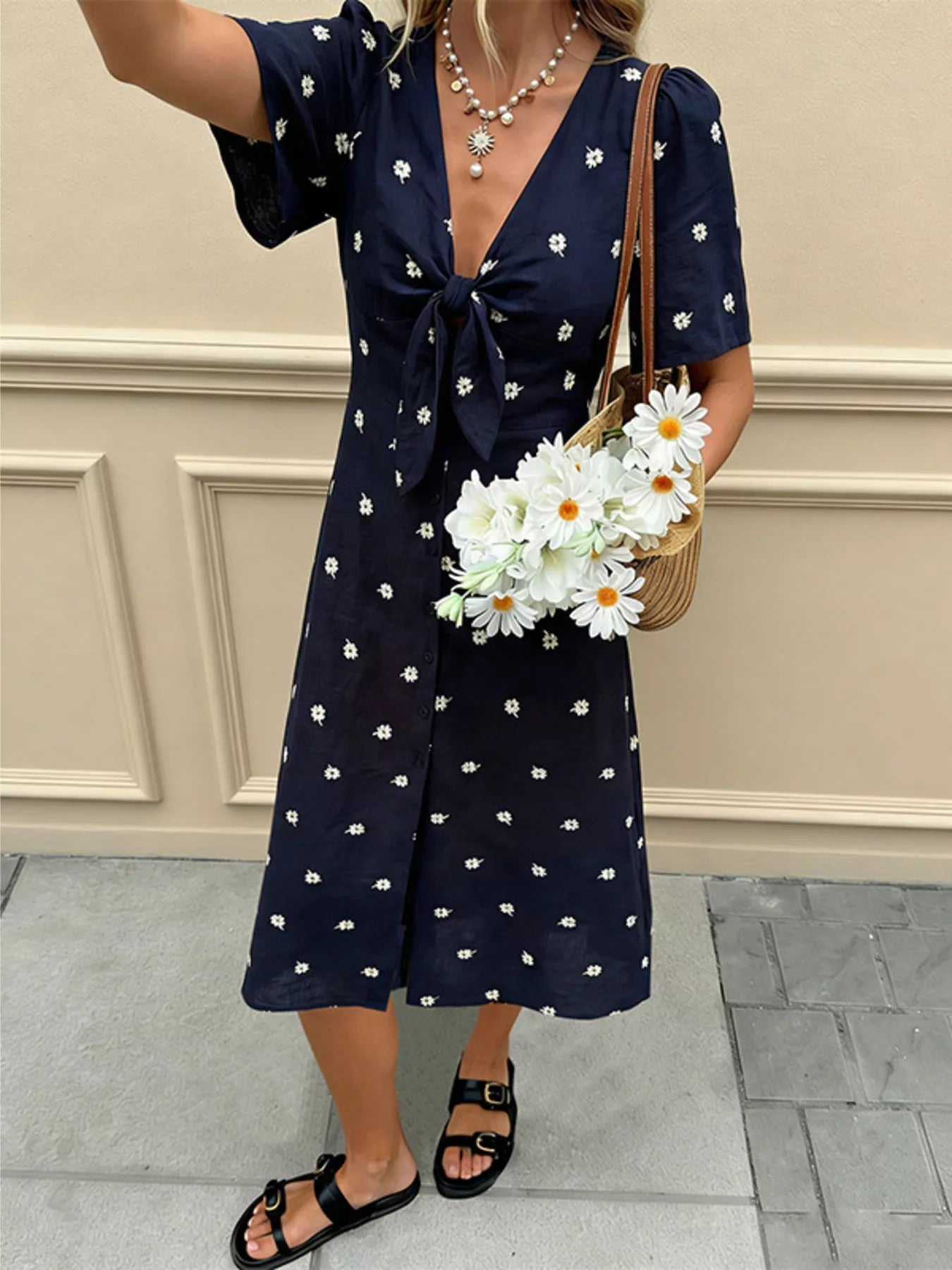 Daisy Print Tie-Front Midi Dress Immagine secondaria del prodotto