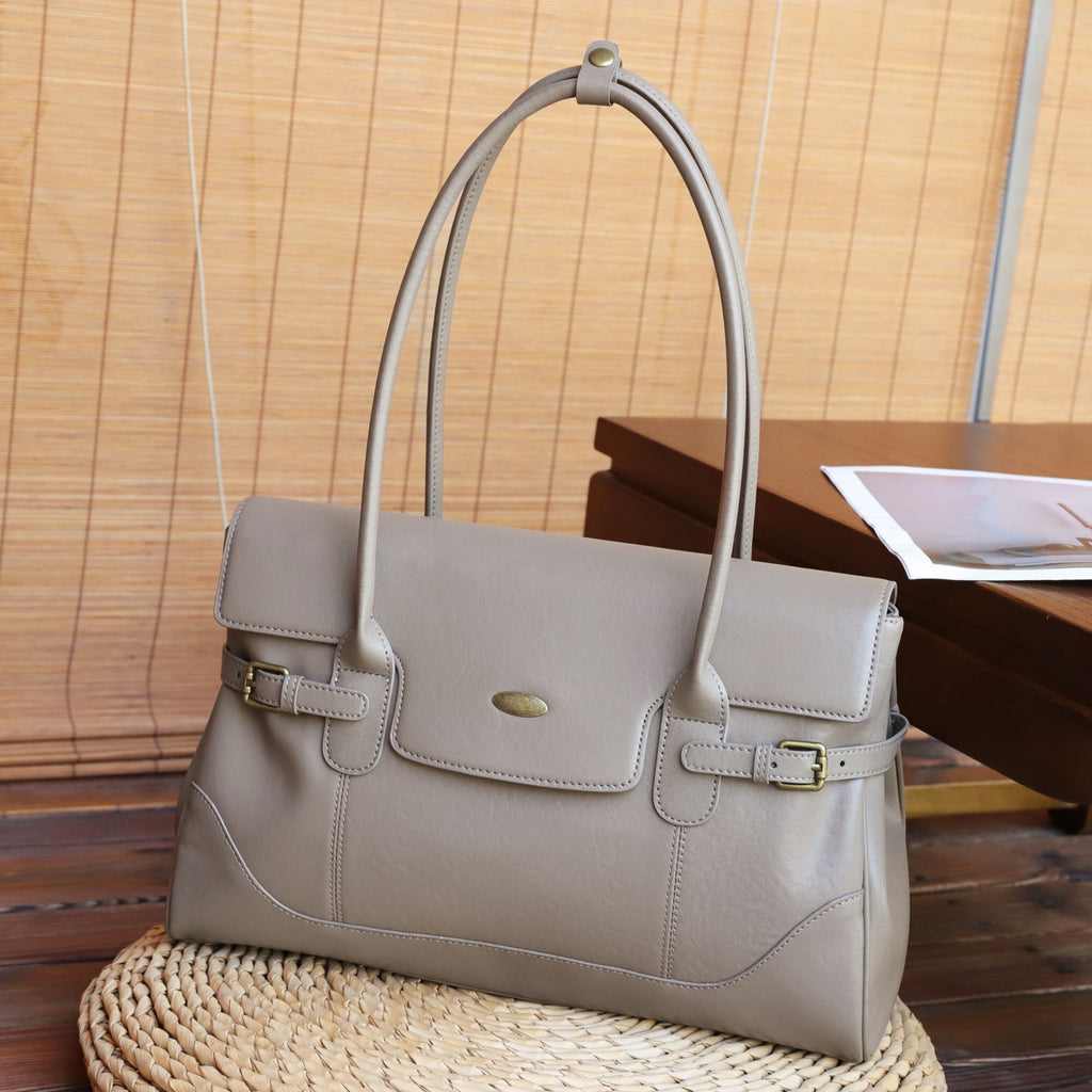Cowhide Leather Tote Bag for Women – Large Capacity Commuter Bag, shown in a clear product image