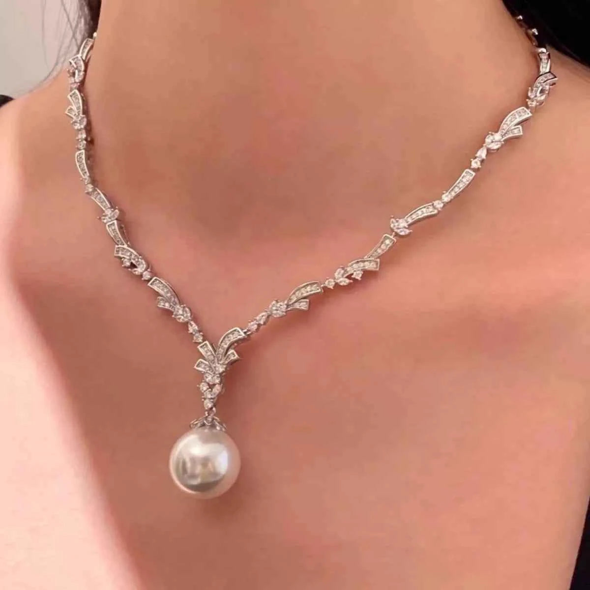 Zircon and pearl pendant necklace — additional view 3