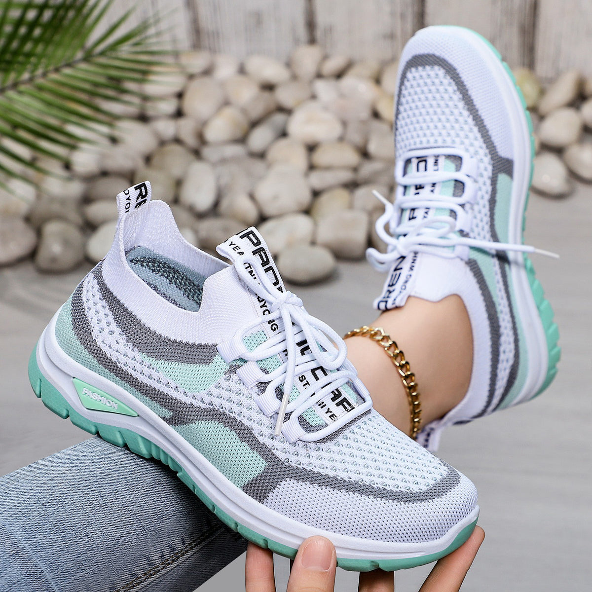 Green mesh lace-up lightweight sneakers for women
