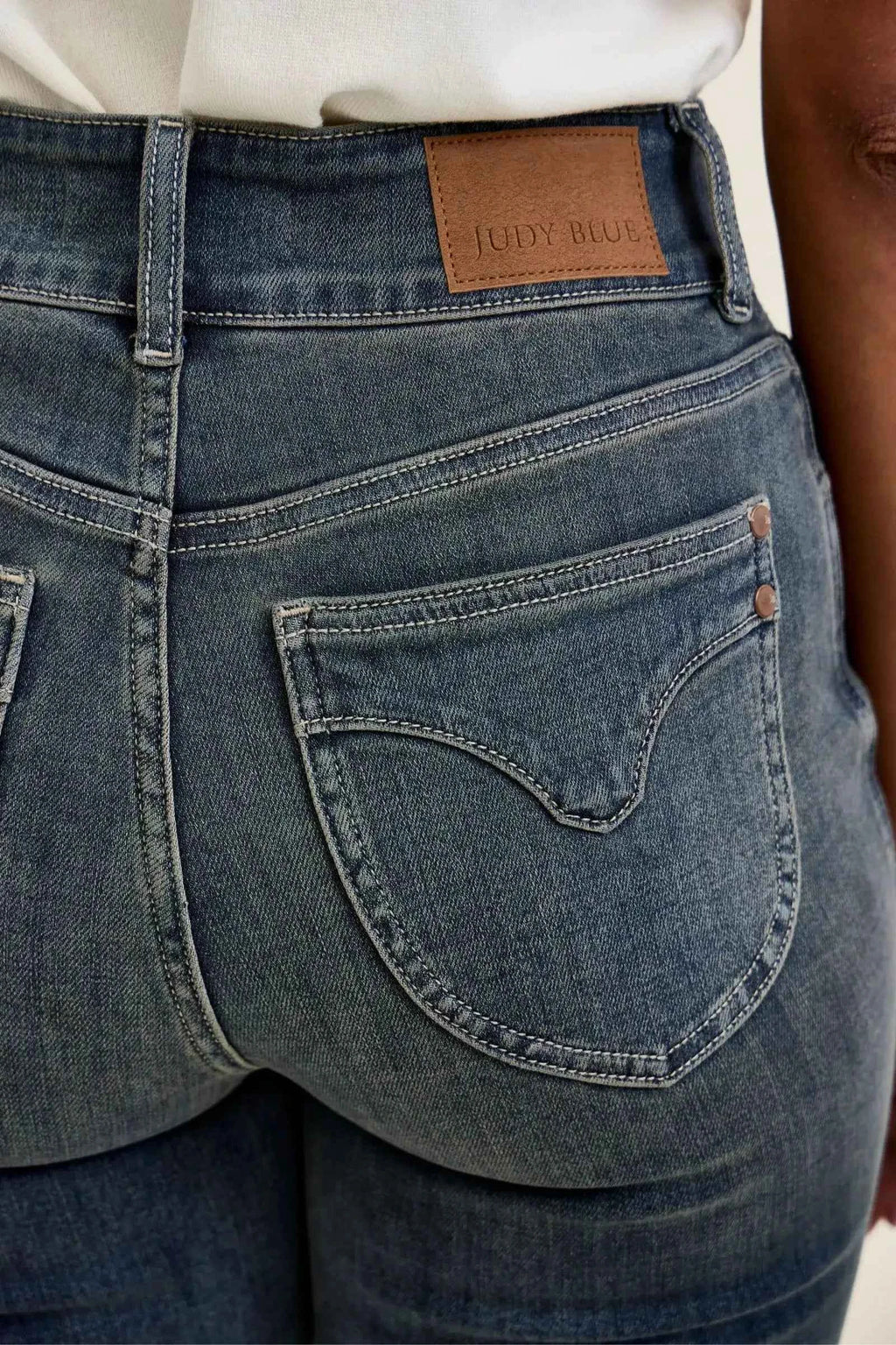 High-waist frayed hem jeans — additional view 5