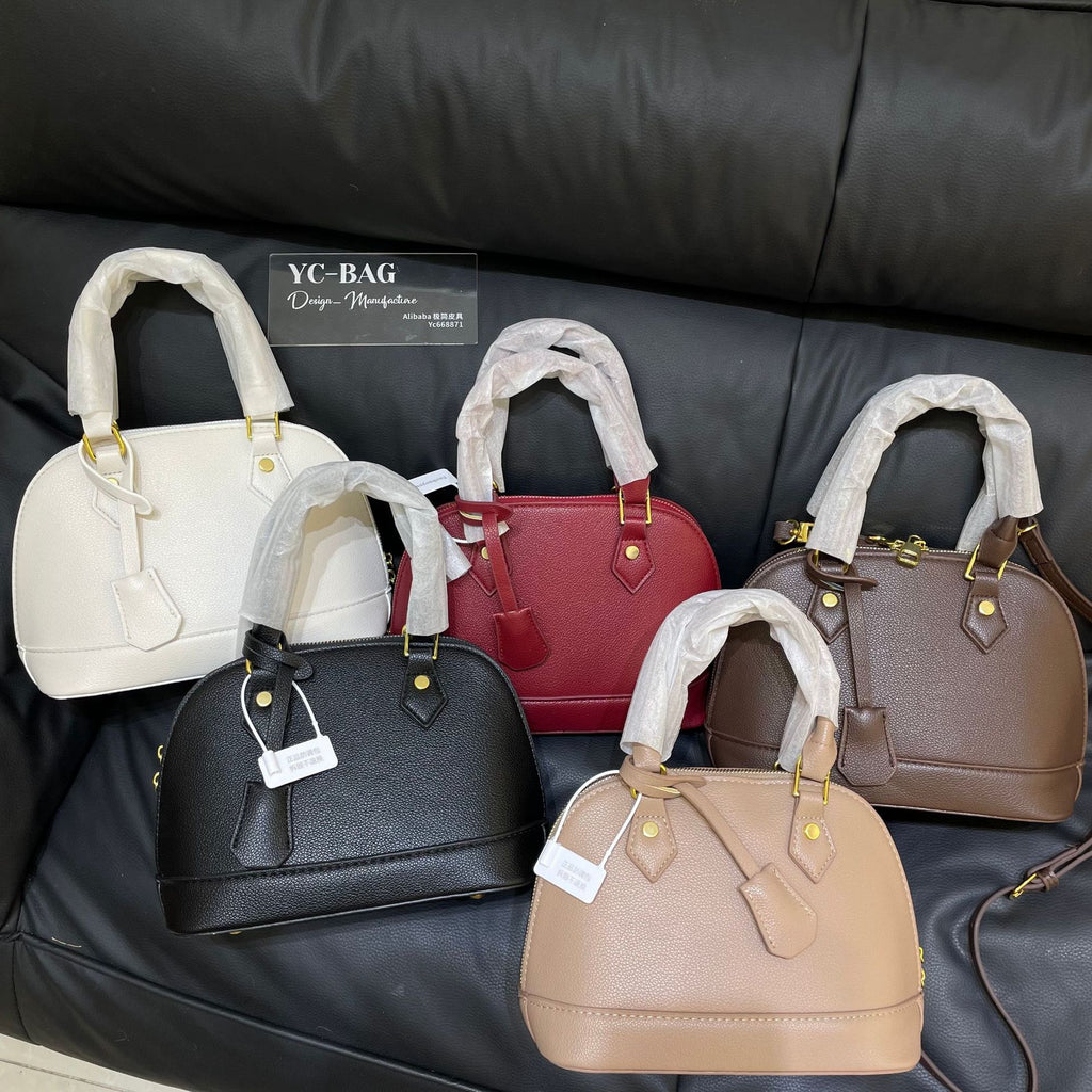 Retro Shell Crossbody Bag product photo
