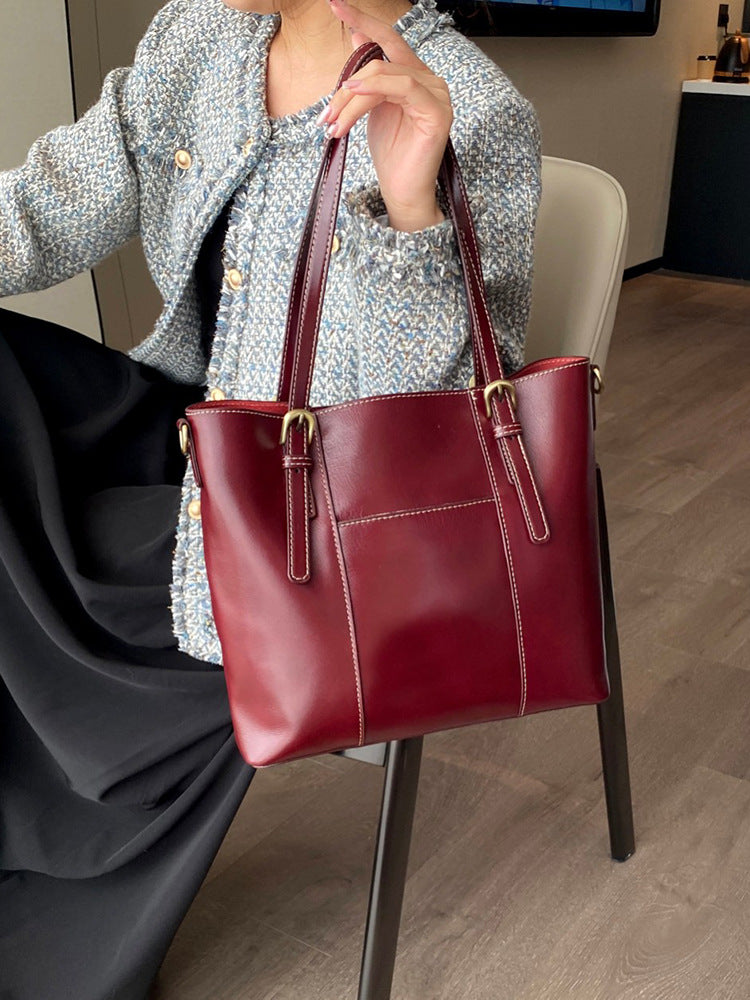 Leather tote bag zipper buckle closure detail