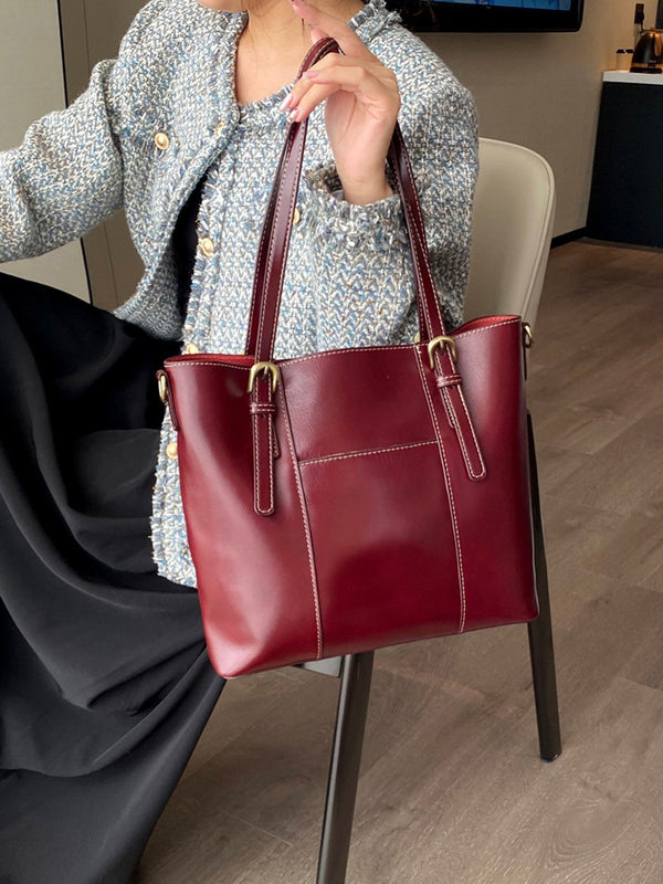 Leather tote bag zipper buckle closure detail