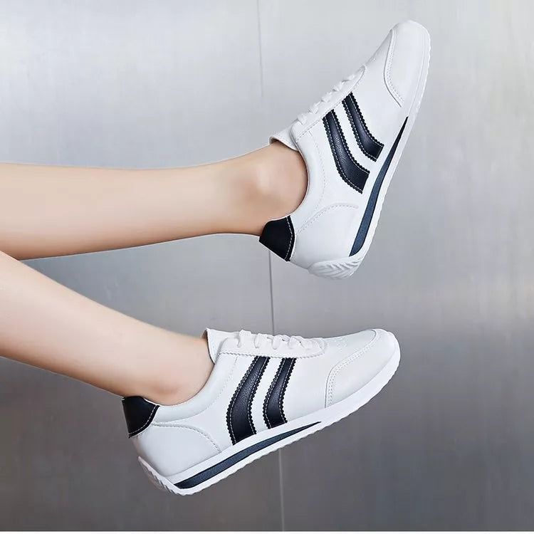 Round toe lace up sneakers in blue and wine red — additional view 3