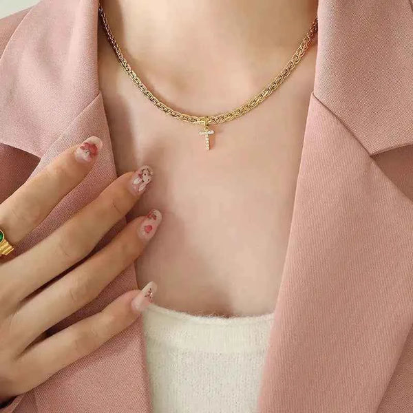Letter pendant necklace in brass with zircon inlay — additional view 4