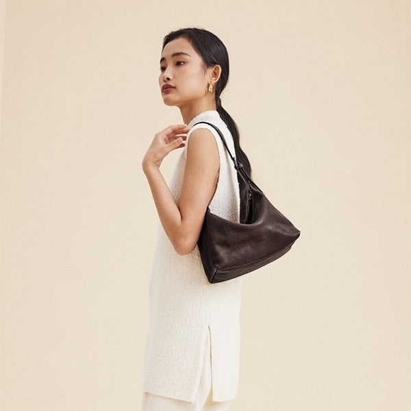 Hobo bag inner patch pocket detail