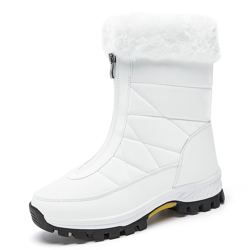 Snow boots round toe view