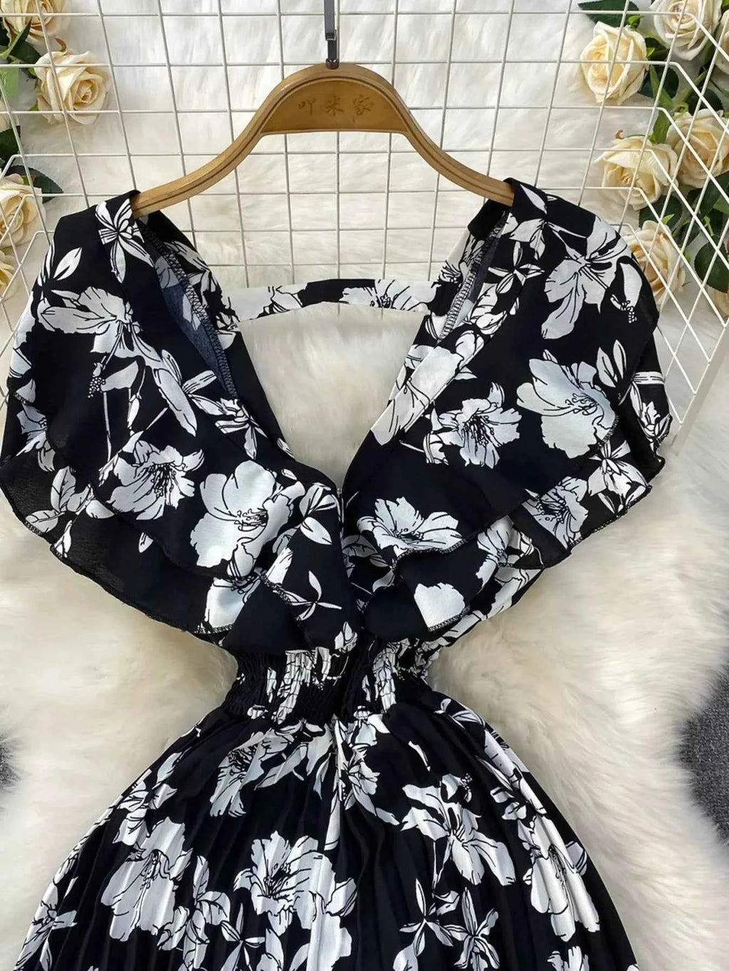 Floral print wide leg pleated jumpsuit — additional view 4