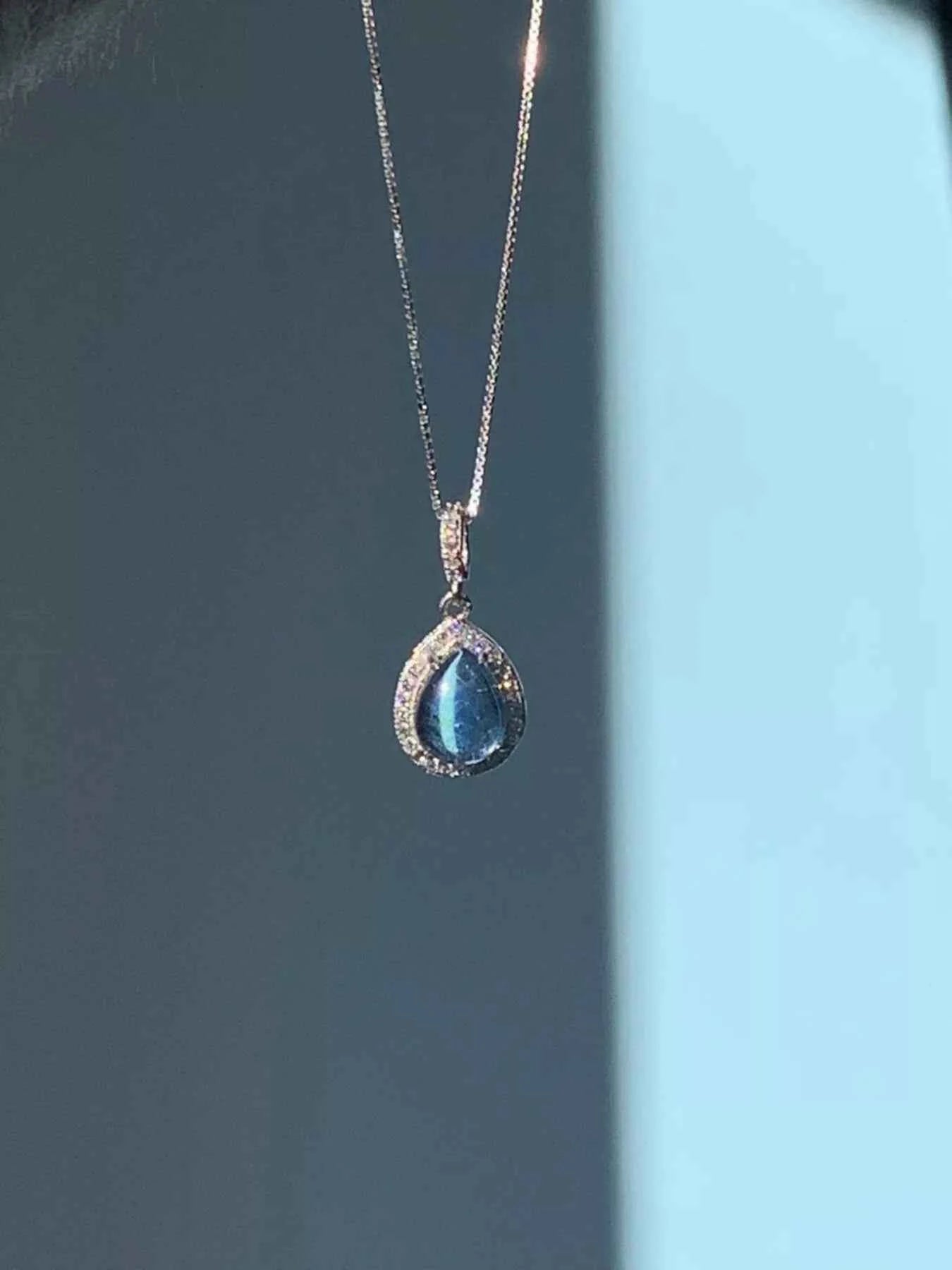 Crystal teardrop necklace in silver-plated alloy — additional view 4