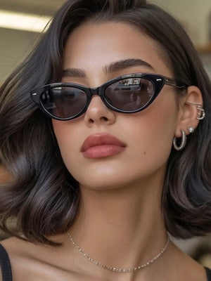 Black vintage cat-eye sunglasses