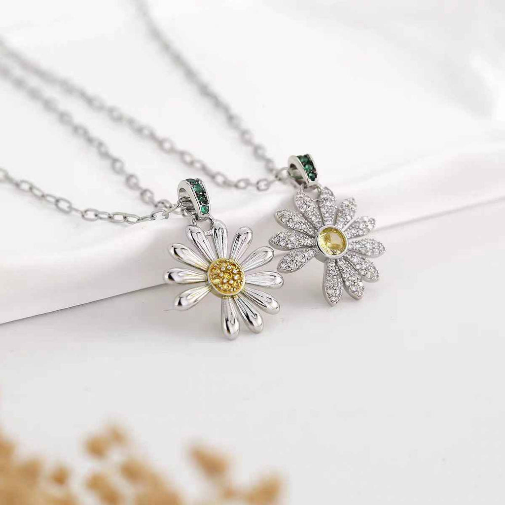 Delicate daisy flower necklace — additional view 2