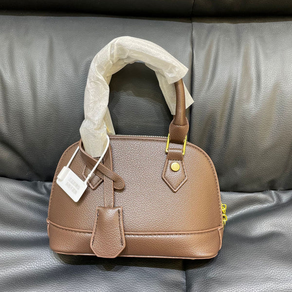 Shell crossbody bag chain strap detail