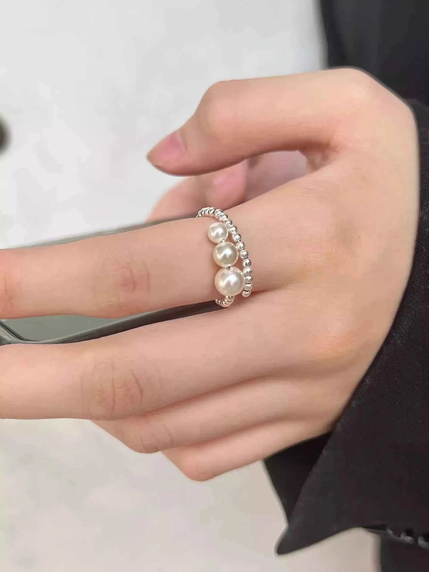 Triple Pearl Beaded Bypass Ring Image secondaire du produit