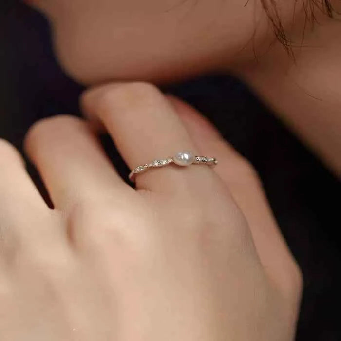 Pearl ring in silver-plated alloy — primary view