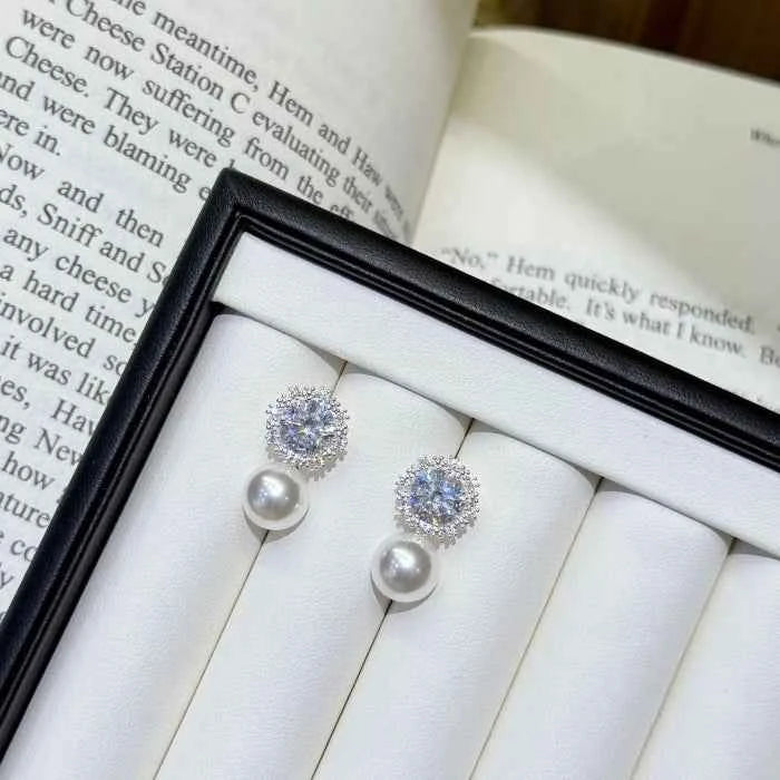 Zircon pearl drop earrings in silver-plated alloy — primary view Immagine principale del prodotto