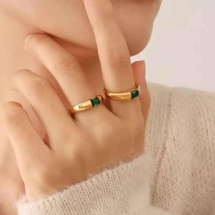 Zircon ring in 18K gold-plated titanium steel — primary view Image principale du produit