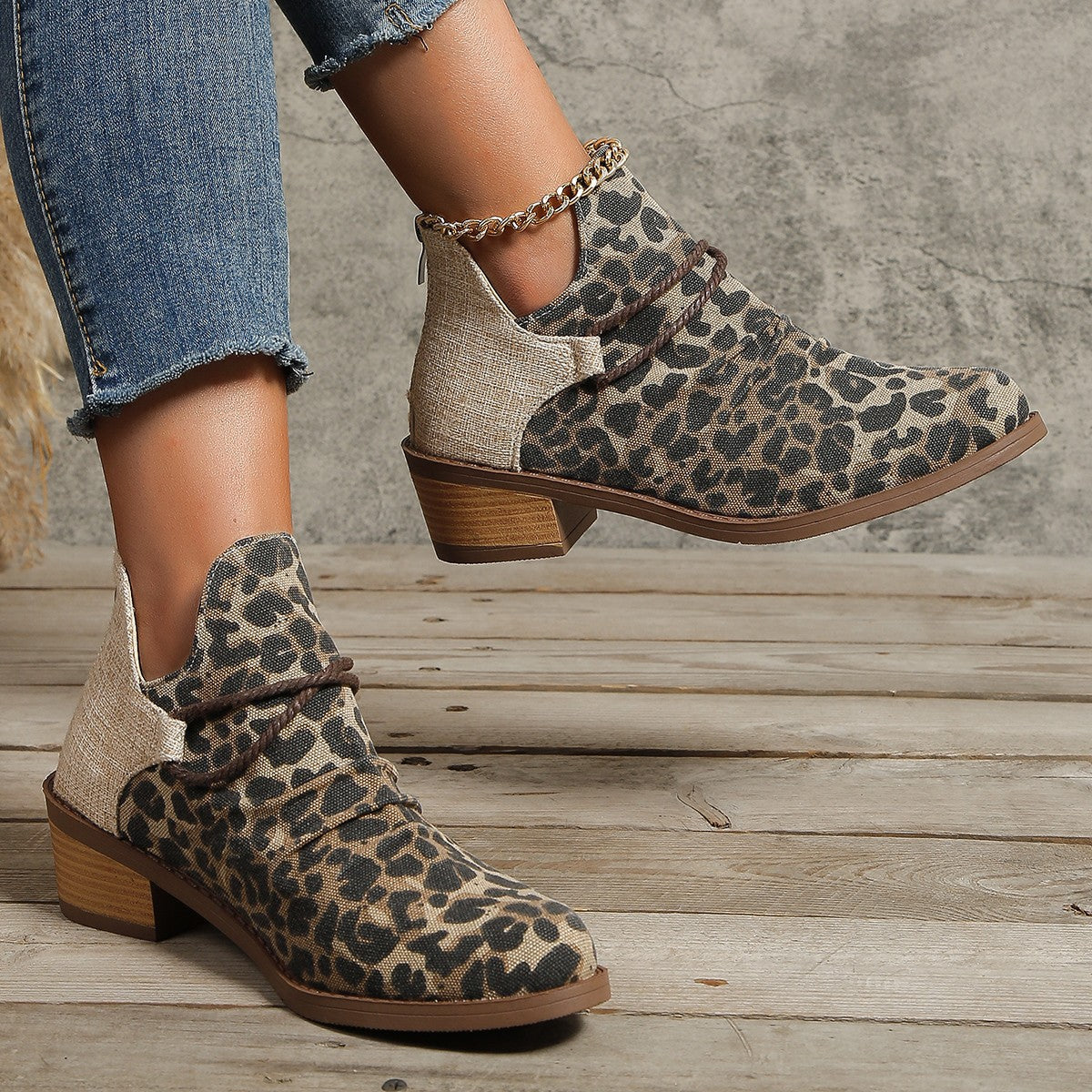 Ankle boots low block heel detail