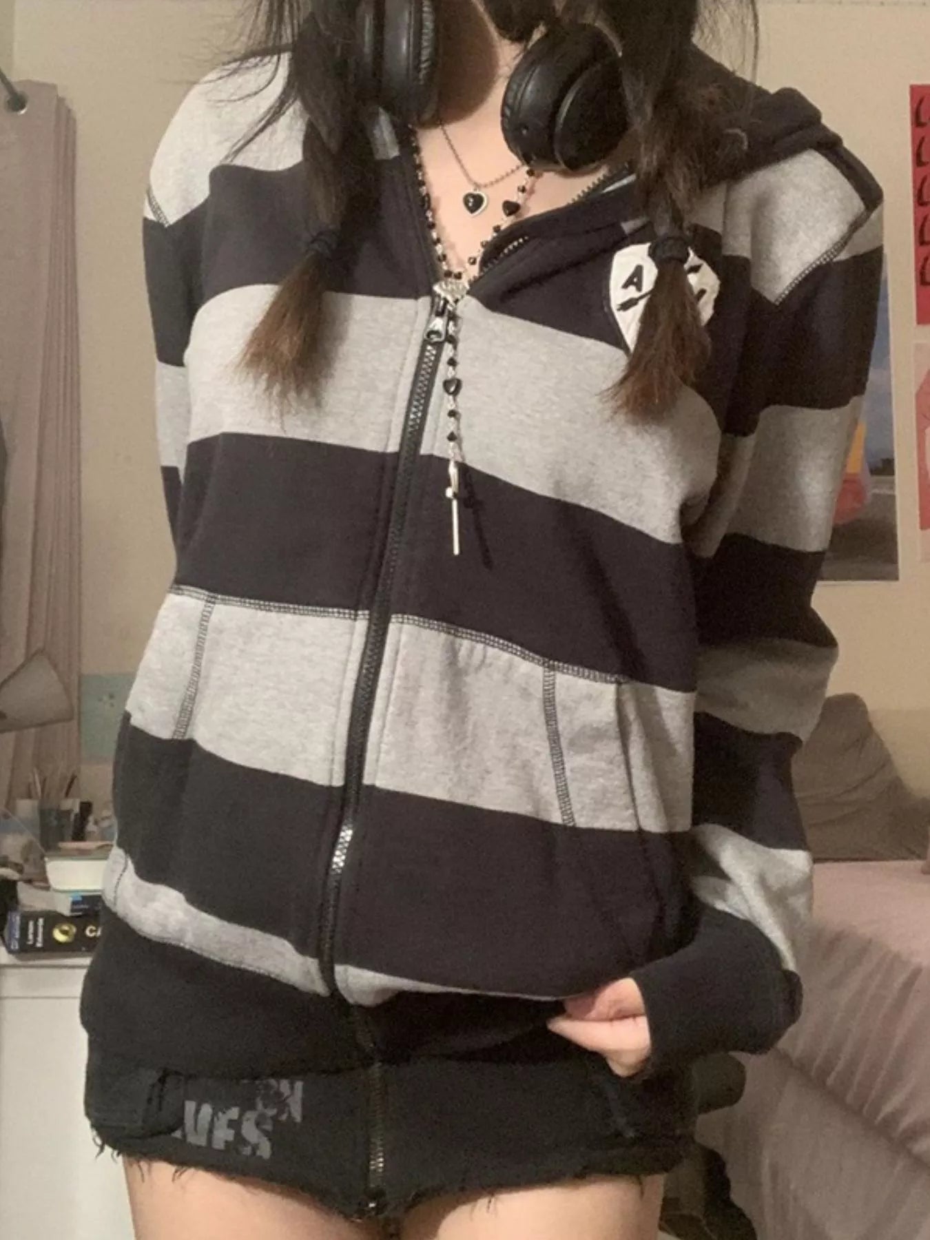 Striped Zip-Up Hoodie Image secondaire du produit