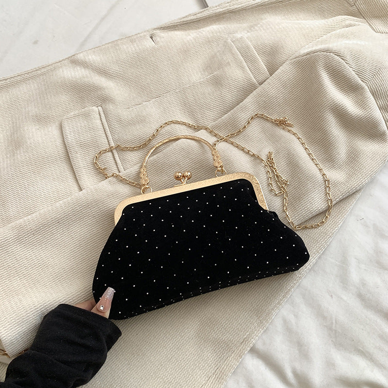 Shell crossbody bag zipper closure detail