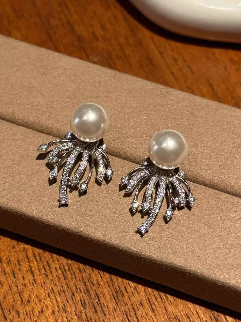 Zircon and pearl earrings in silver-plated alloy — additional view 2