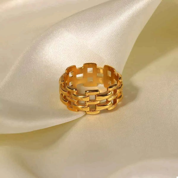 Cutout ring in 18K gold-plated finish — additional view 2