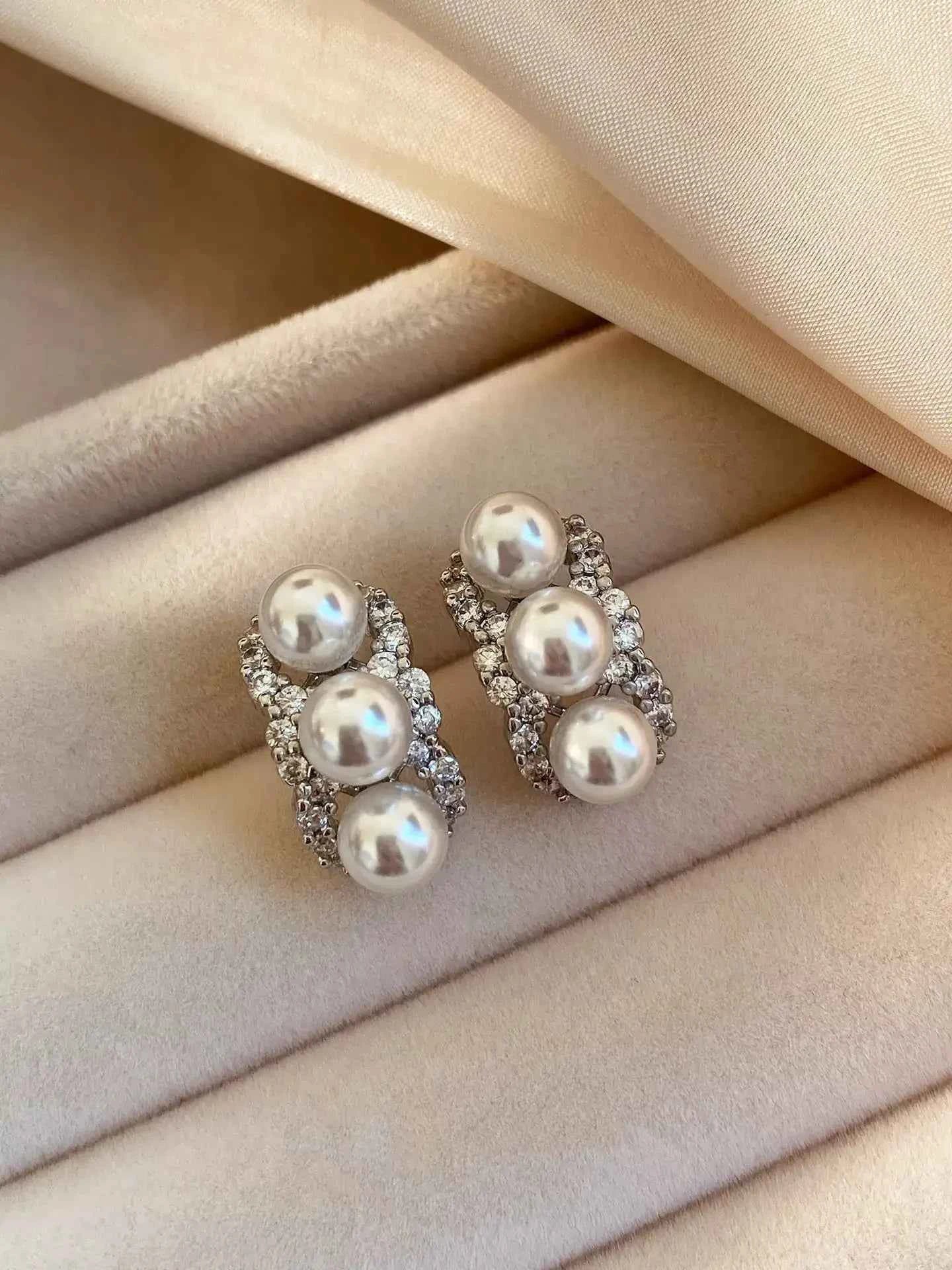 Zircon triple pearl drop earrings in silver-plated alloy — additional view 3