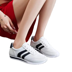 Blue round-toe lace-up sneakers