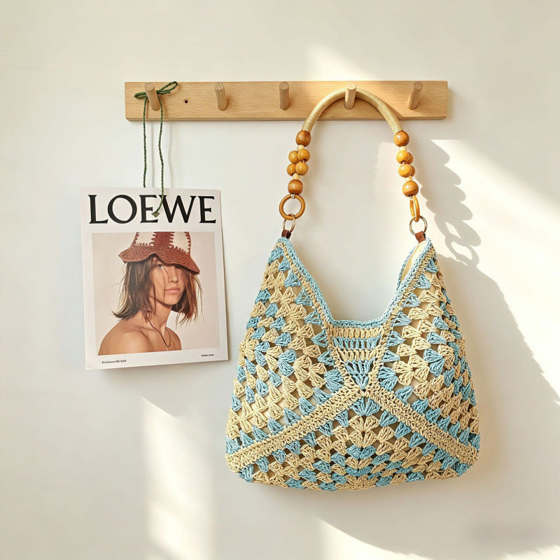 Shoulder bag straw texture close-up