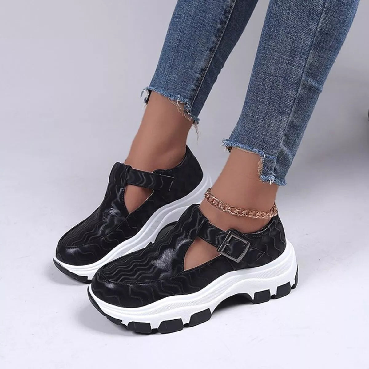 Round toe platform sneakers — additional view 3