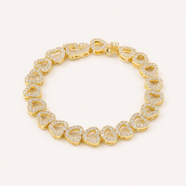 Heart Charm Bracelet – Subtle Luxury Everyday Jewelry, shown in a clear product image